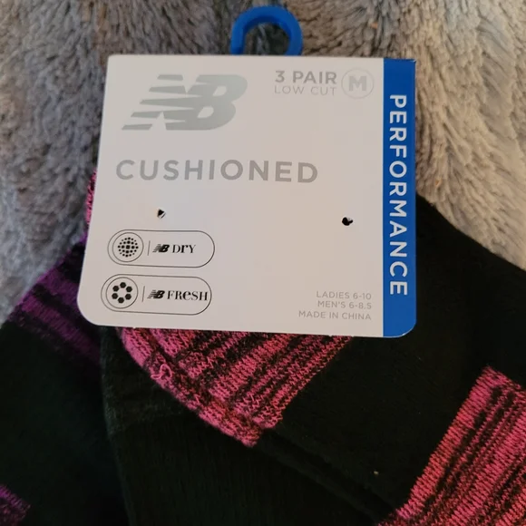 New Balance socks NWT - Picture 2 of 3